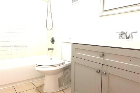 Apartment in Palmetto Bay, Florida 2 bedrooms, 74.41 sq.m. № 2003073 - photo 17