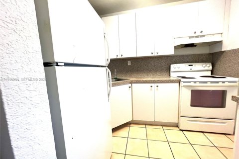 Apartment in Palmetto Bay, Florida 2 bedrooms, 74.41 sq.m. № 2003073 - photo 23