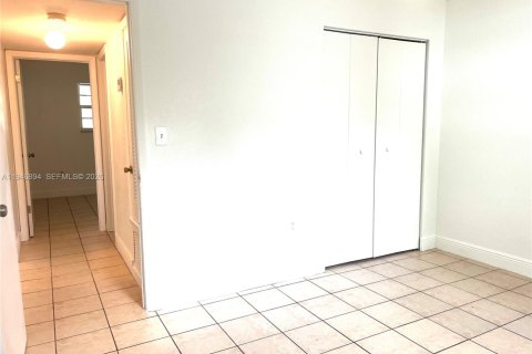 Apartment in Palmetto Bay, Florida 2 bedrooms, 74.41 sq.m. № 2003073 - photo 16