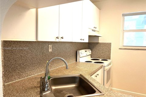 Apartment in Palmetto Bay, Florida 2 bedrooms, 74.41 sq.m. № 2003073 - photo 8