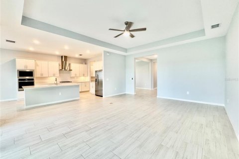 Villa ou maison à louer à Lakewood Ranch, Floride: 4 chambres, 254.92 m2 № 2204238 - photo 4