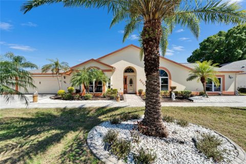 House in Lakeland, Florida 4 bedrooms, 203.92 sq.m. № 1910688 - photo 1