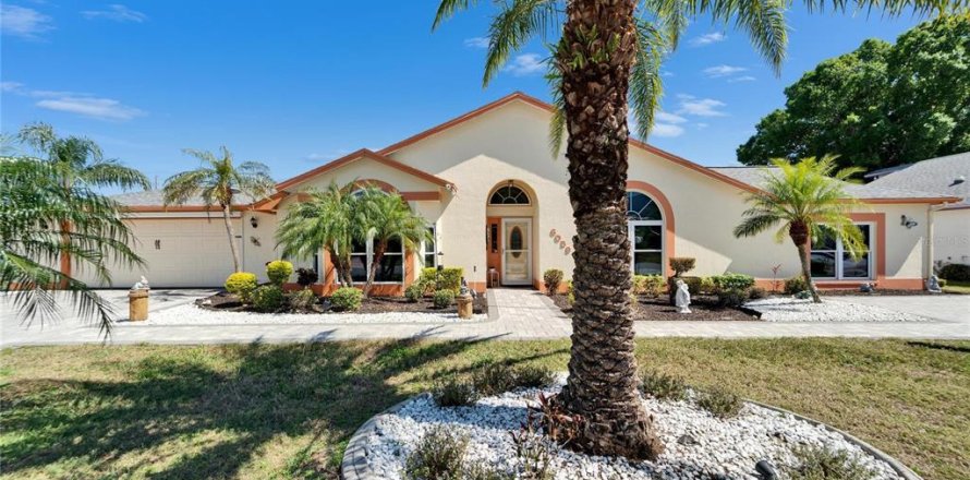 House in Lakeland, Florida 4 bedrooms, 203.92 sq.m. № 1910688