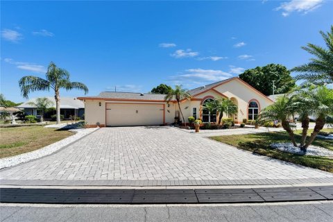 House in Lakeland, Florida 4 bedrooms, 203.92 sq.m. № 1910688 - photo 3
