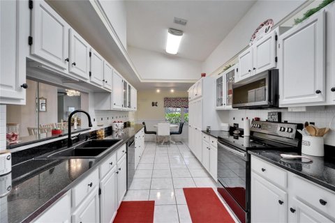 House in Lakeland, Florida 4 bedrooms, 203.92 sq.m. № 1910688 - photo 10