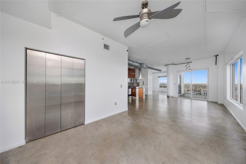 Condo à Miami, Floride, 2 chambres  № 2432237