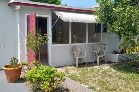 Купить виллу или дом в Лодерхилл, Флорида 1 комната, 123.28м2, № 2054920 - фото 2