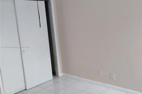 Купить виллу или дом в Лодерхилл, Флорида 1 комната, 123.28м2, № 2054920 - фото 4