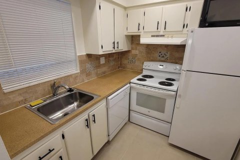 Condo in Margate, Florida, 1 bedroom № 2175454 - photo 4