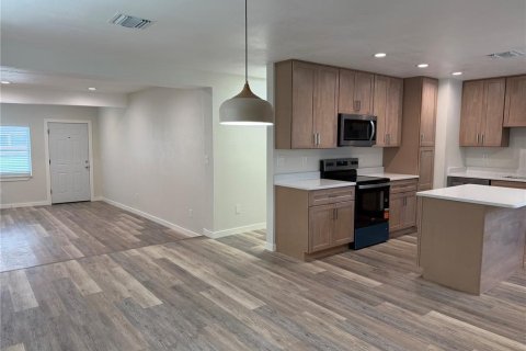 Villa ou maison à louer à Kissimmee, Floride: 3 chambres, 127.74 m2 № 2386332 - photo 6