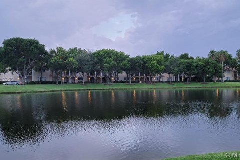 Copropriété à louer à Miramar, Floride: 1 chambre, 78.97 m2 № 1967865 - photo 1