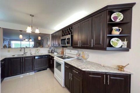 Copropriété à vendre à Sunrise, Floride: 2 chambres, 127.28 m2 № 2084832 - photo 2