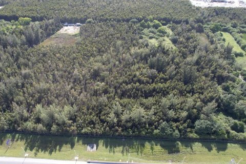 Commercial property in Doral, Florida № 1957373 - photo 3