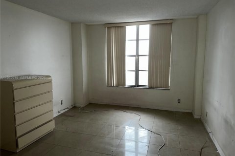 Купить кондоминиум в Холливуд, Флорида 2 спальни, 117.99м2, № 2088777 - фото 17