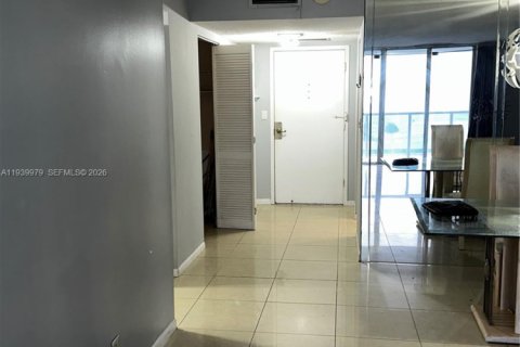 Купить кондоминиум в Холливуд, Флорида 2 спальни, 117.99м2, № 2088777 - фото 6