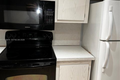 Купить кондоминиум в Холливуд, Флорида 2 спальни, 117.99м2, № 2088777 - фото 23