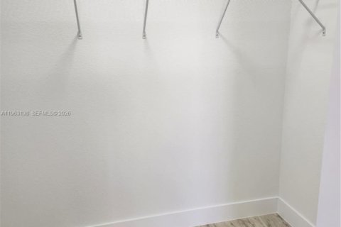 House in Miami, Florida 3 bedrooms, 153.47 sq.m. № 2024258 - photo 7