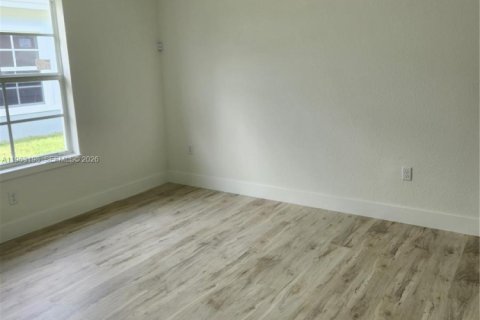 House in Miami, Florida 3 bedrooms, 153.47 sq.m. № 2024258 - photo 13