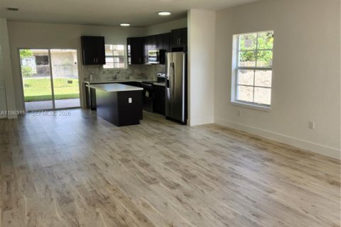 House in Miami, Florida 3 bedrooms, 153.47 sq.m. № 2024258