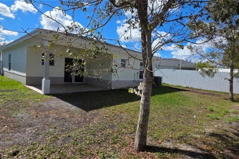 House in Miami, Florida 3 bedrooms, 153.47 sq.m. № 2024258 - photo 20
