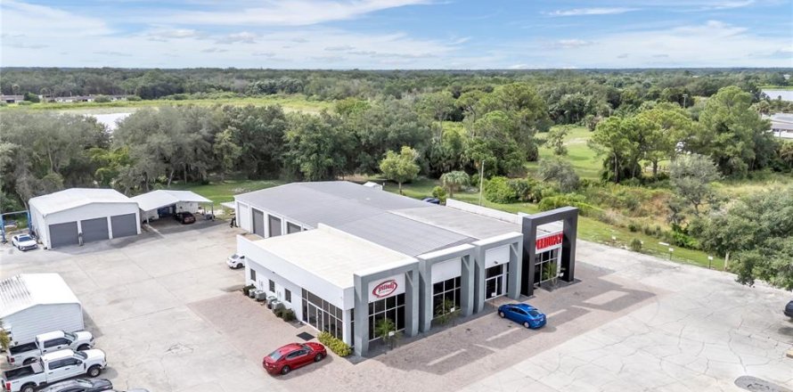 Immobilier commercial à Lake Wales, Floride 501.67 m2 № 2406467