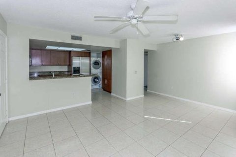 Condo in West Palm Beach, Florida, 1 bedroom  № 2250479 - photo 3