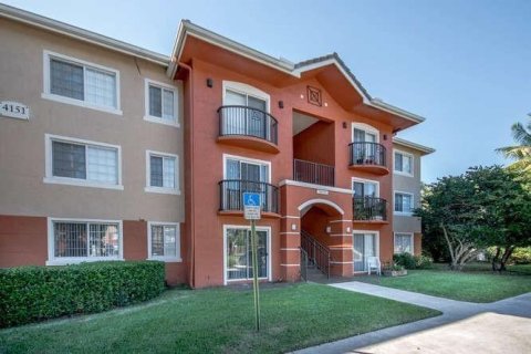 Condo in West Palm Beach, Florida, 1 bedroom № 2250479