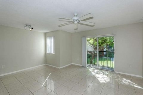 Condo in West Palm Beach, Florida, 1 bedroom  № 2250479 - photo 2