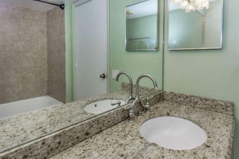 Condo in West Palm Beach, Florida, 1 bedroom  № 2250479 - photo 9
