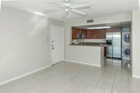 Condo in West Palm Beach, Florida, 1 bedroom  № 2250479 - photo 4