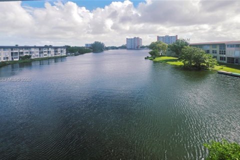 Condo à Miami, Floride, 1 chambre  № 2065375