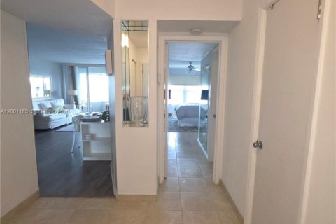 Copropriété à louer à Miami, Floride: 1 chambre, 76.64 m2 № 2065375 - photo 9