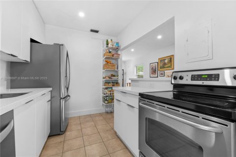 Villa ou maison à vendre à South Miami, Floride: 2 chambres, 76.64 m2 № 1949778 - photo 10