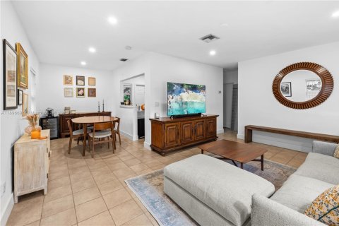 Villa ou maison à vendre à South Miami, Floride: 2 chambres, 76.64 m2 № 1949778 - photo 5