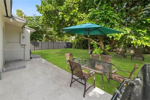 Villa ou maison à vendre à South Miami, Floride: 2 chambres, 76.64 m2 № 1949778 - photo 11
