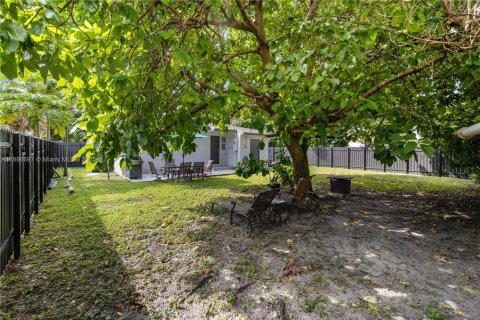 Villa ou maison à vendre à South Miami, Floride: 2 chambres, 76.64 m2 № 1949778 - photo 12