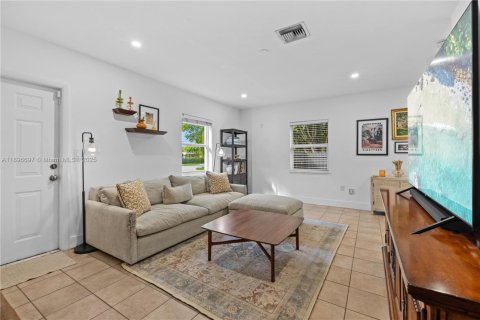 Villa ou maison à vendre à South Miami, Floride: 2 chambres, 76.64 m2 № 1949778 - photo 4