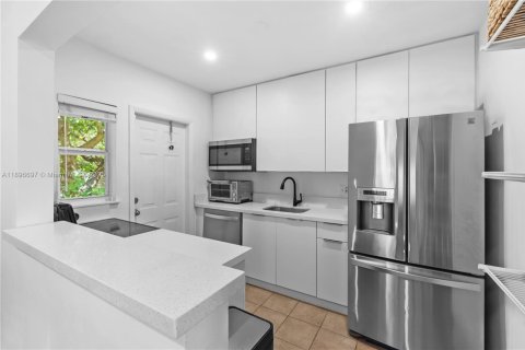 Villa ou maison à vendre à South Miami, Floride: 2 chambres, 76.64 m2 № 1949778 - photo 9