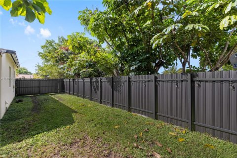 Villa ou maison à vendre à South Miami, Floride: 2 chambres, 76.64 m2 № 1949778 - photo 14