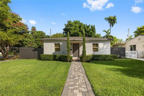 Villa ou maison à vendre à South Miami, Floride: 2 chambres, 76.64 m2 № 1949778 - photo 1