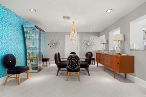Casa en venta en Saint Petersburg, Florida, 3 dormitorios, 312.15 m2 № 1336680 - foto 22