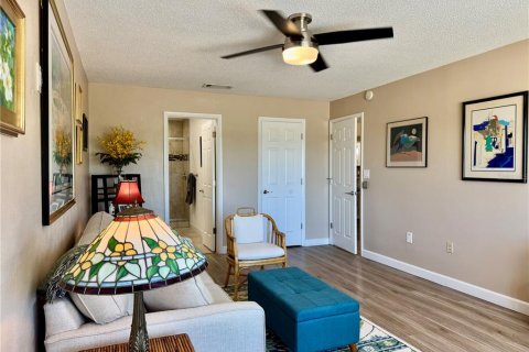 Condo in Belleair Bluffs, Florida, 2 bedrooms  № 1783248 - photo 19