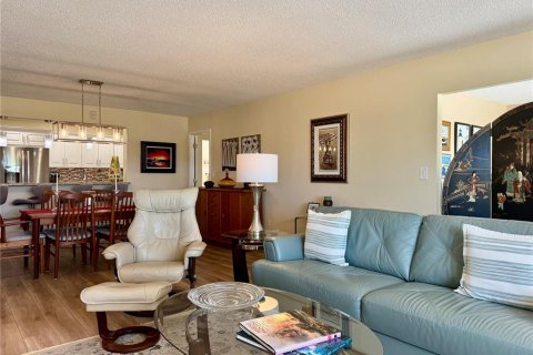 Condo in Belleair Bluffs, Florida, 2 bedrooms  № 1783248 - photo 8