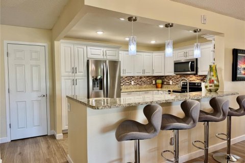 Condo in Belleair Bluffs, Florida, 2 bedrooms  № 1783248 - photo 5