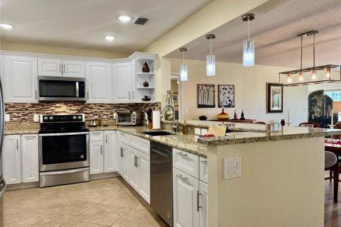 Condo in Belleair Bluffs, Florida, 2 bedrooms  № 1783248 - photo 3