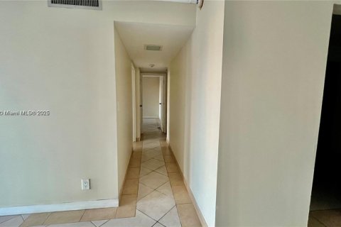 Condo in Sunny Isles Beach, Florida, 2 bedrooms  № 1951561 - photo 3