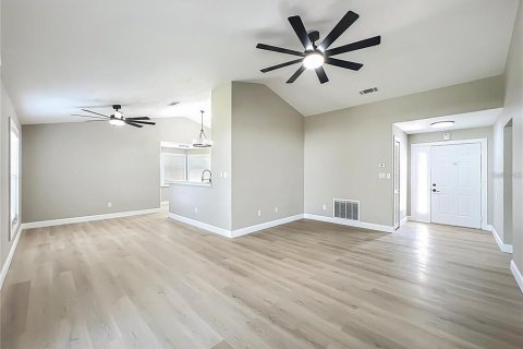 Villa ou maison à vendre à Orlando, Floride: 3 chambres, 126.9 m2 № 2411646 - photo 4