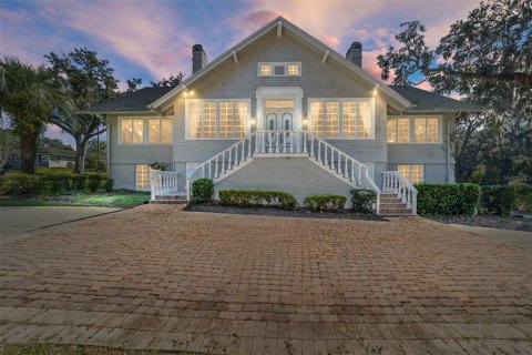 House in Ocala, Florida 5 bedrooms, 579.15 sq.m. № 1812513 - photo 1