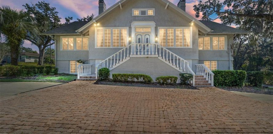 House in Ocala, Florida 5 bedrooms, 579.15 sq.m. № 1812513