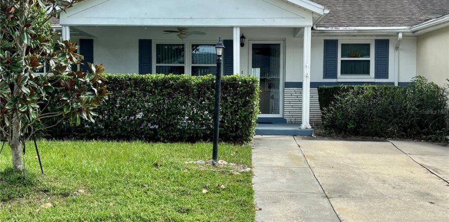 Casa en Ocala, Florida 2 dormitorios, 127.09 m2 № 2386315